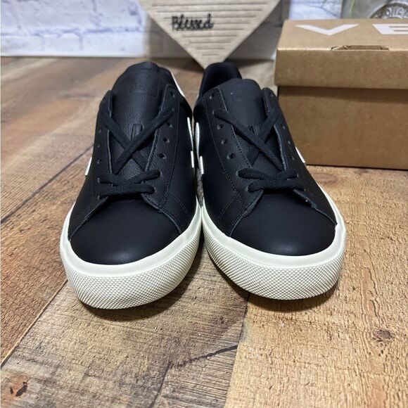 VEJA CAMPO CHROMEFREE LEATHER BLACK WHITE new with box